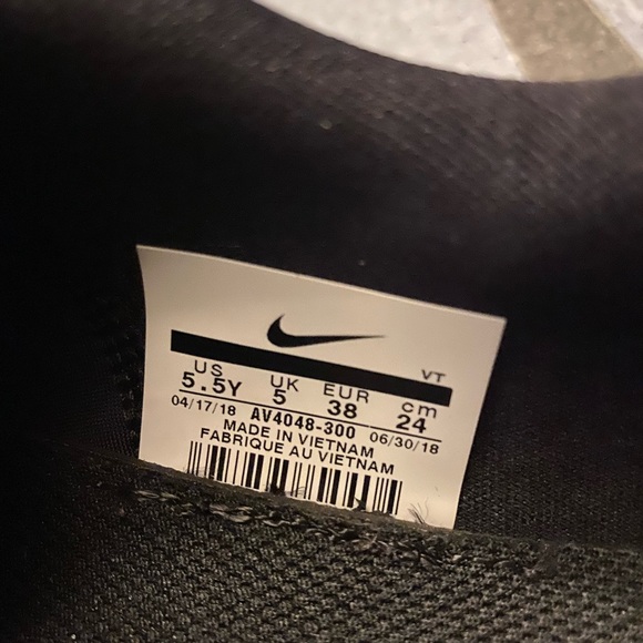 Nike Sneakers 👟 - Picture 4 of 4